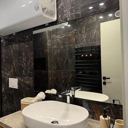 Black & Velvet Luxury Studio 21 Dhjetori, Tirana Apartamento *